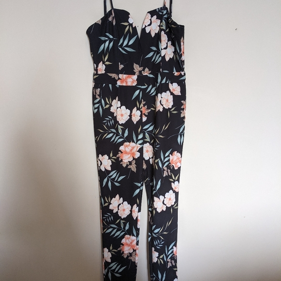 Black flower jumpsuit - Picture 1 of 3